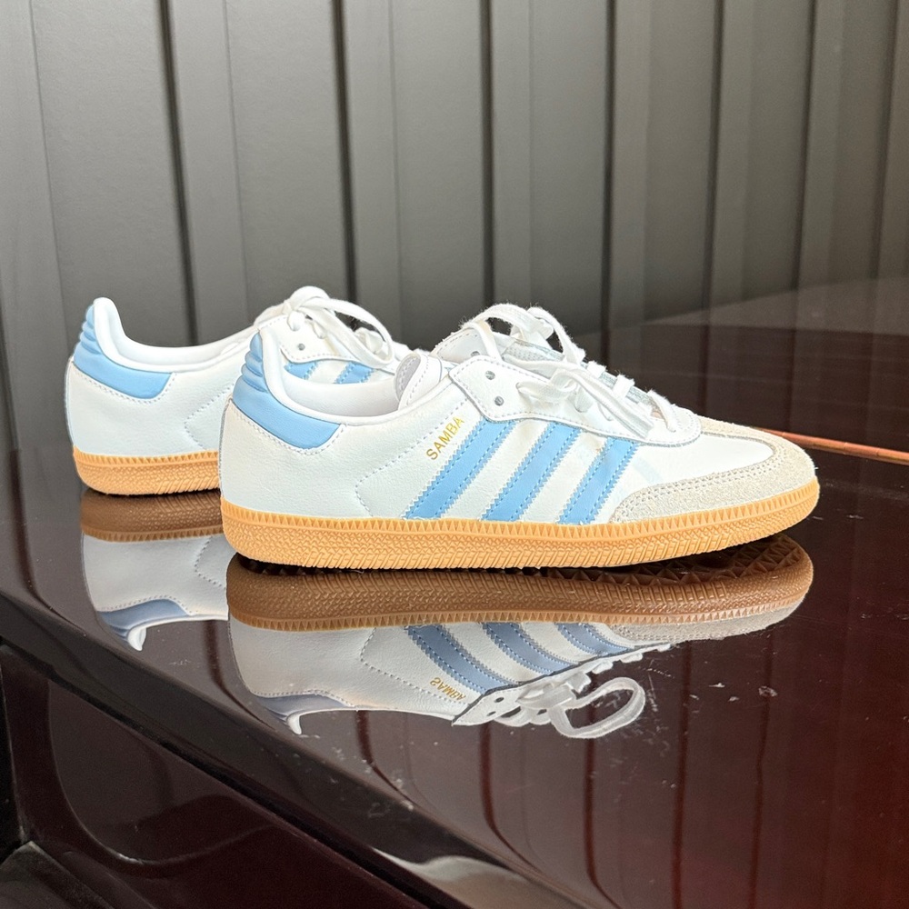 🦋Adidas Samba Juniors Shoes NWOT– Authentic Leather Gum Sole – Classic 3-Stripes - Picture 2 of 10